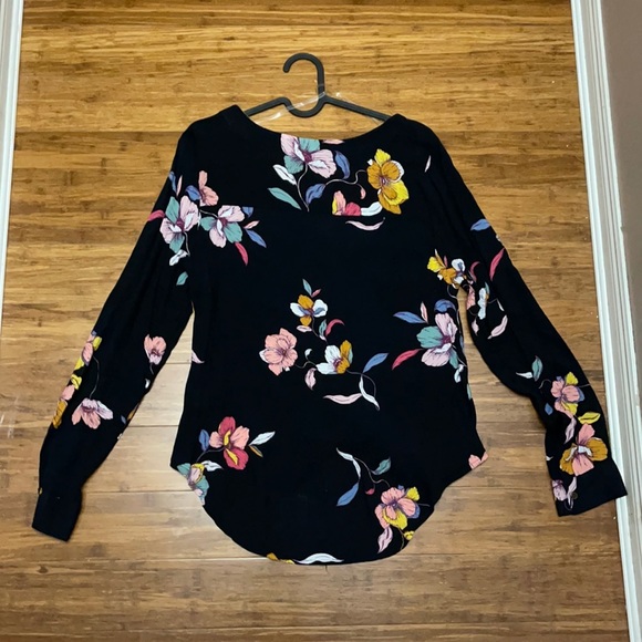 A.n.a Black Floral Blouse - Picture 2 of 6